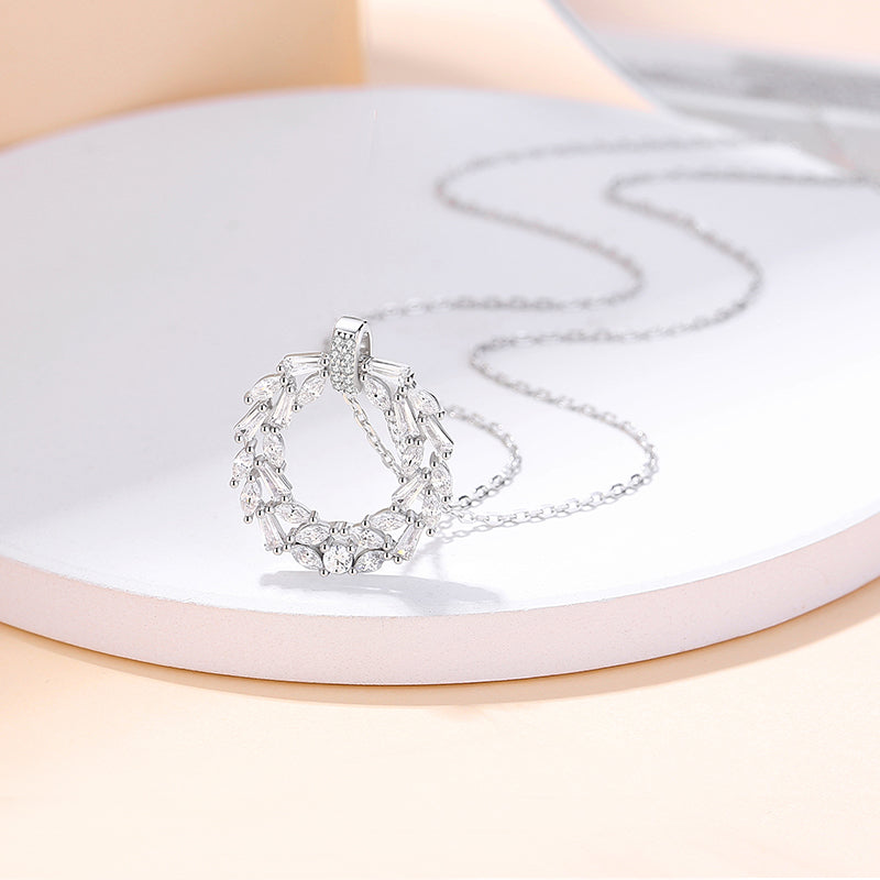 Circle Leaf Wreath Necklace