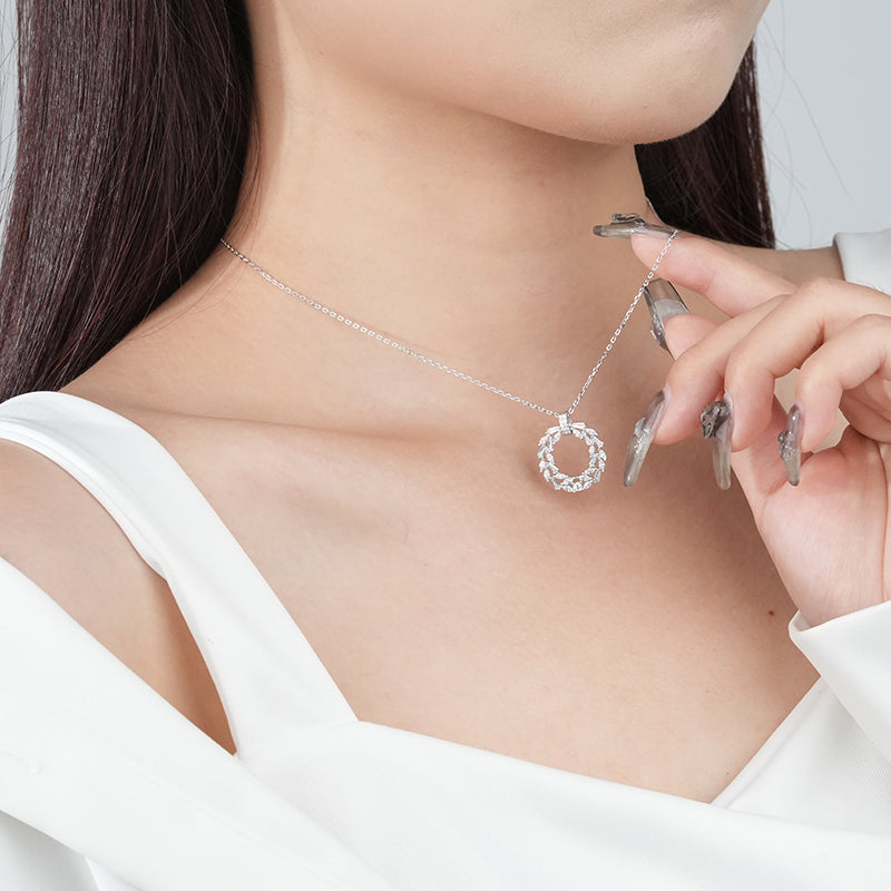 Circle Leaf Wreath Necklace