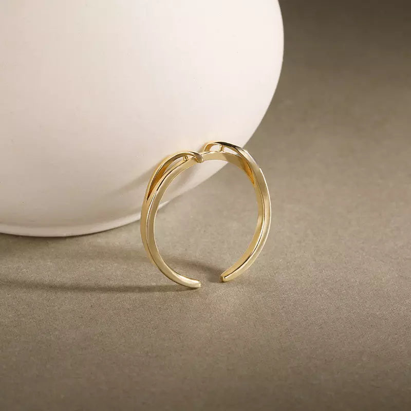 Twining Ribbon Ring - Crown Olive
