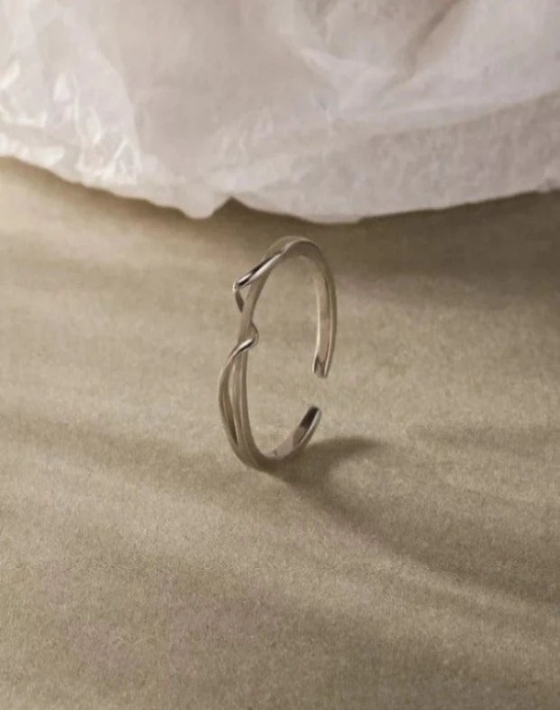 Twining Ribbon Ring - Crown Olive