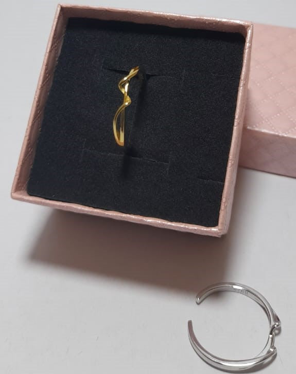 Twining Ribbon Ring - Crown Olive